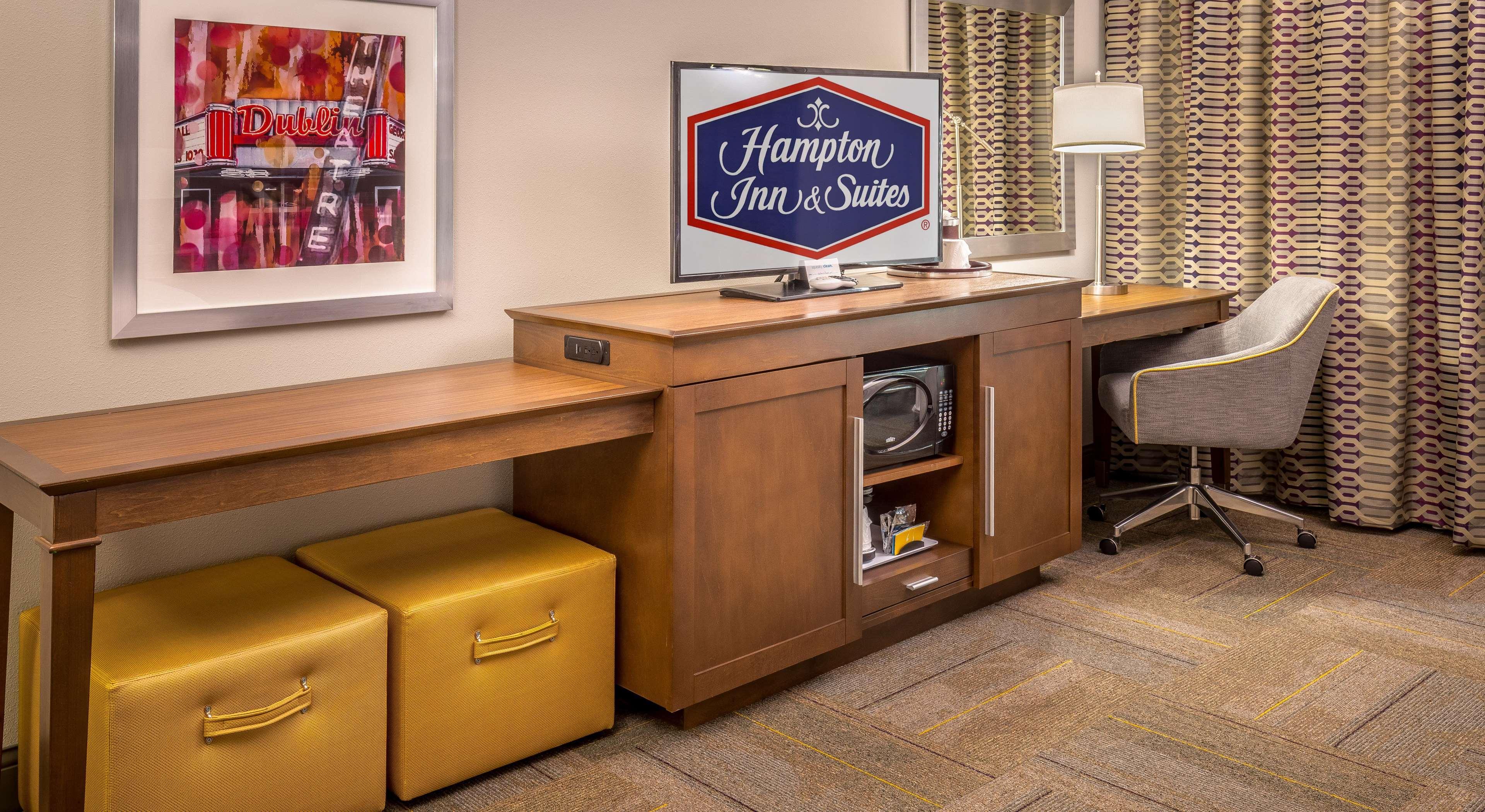 Hampton Inn & Suites Dublin Exterior photo