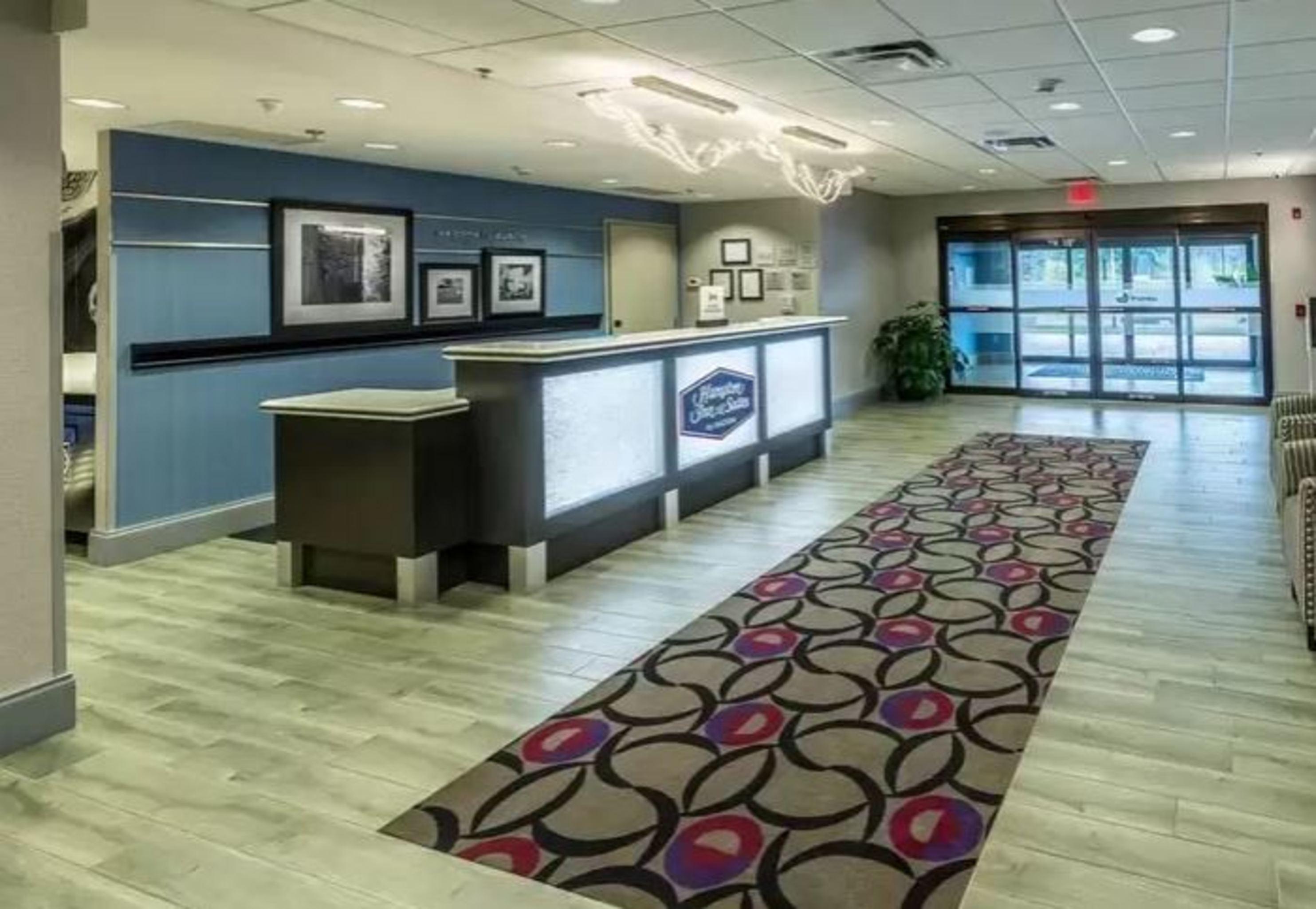 Hampton Inn & Suites Dublin Exterior photo