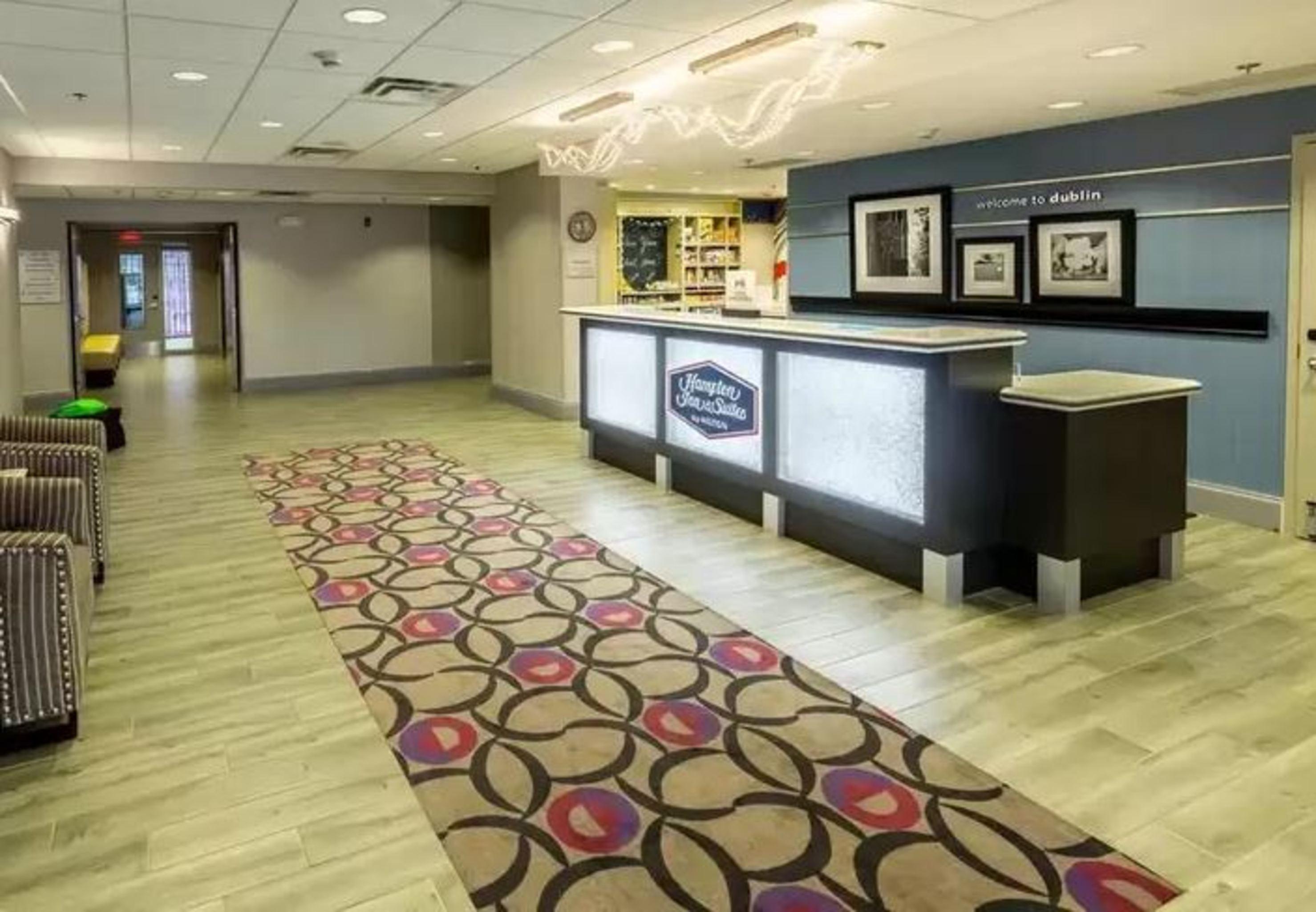 Hampton Inn & Suites Dublin Exterior photo