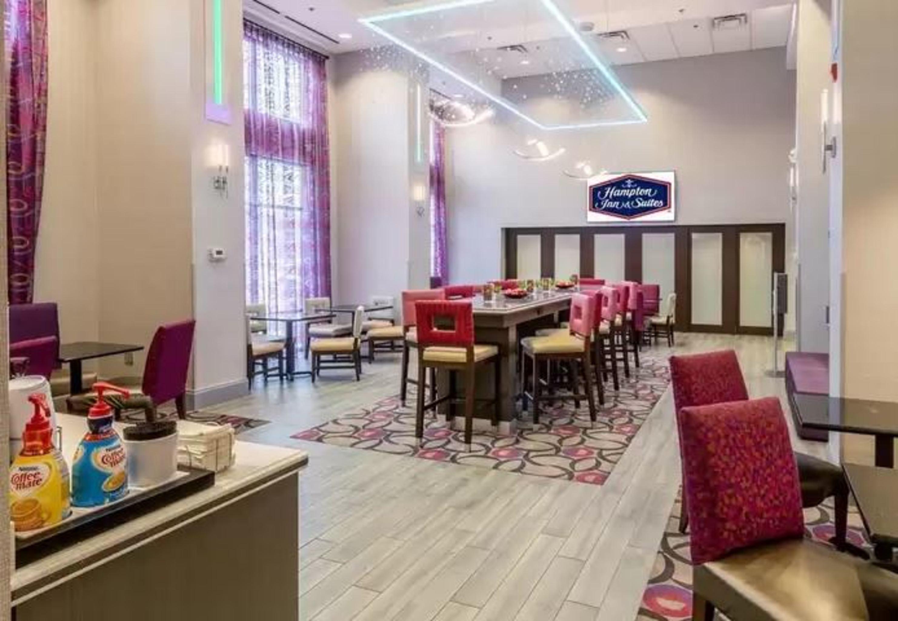 Hampton Inn & Suites Dublin Exterior photo